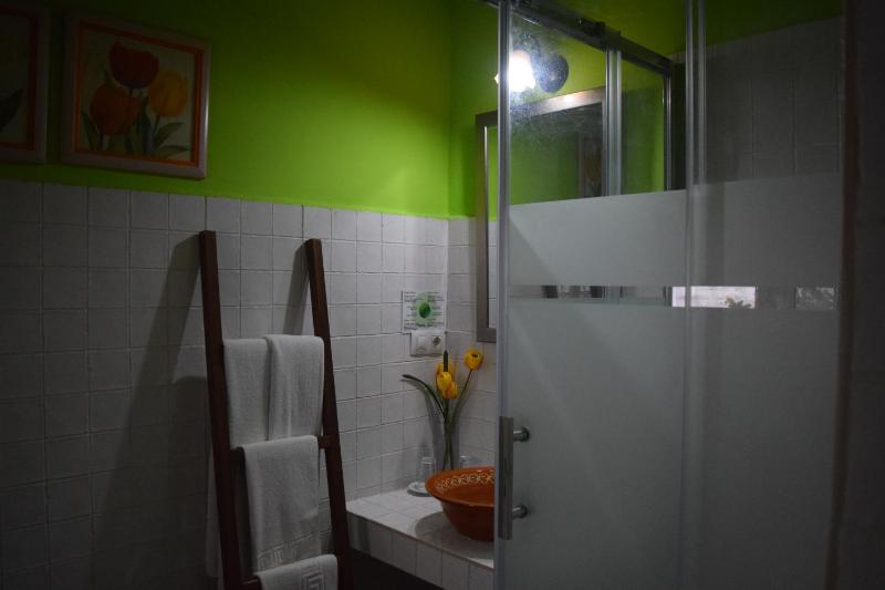 Deluxe Queen Room with Two Queen Beds image 4