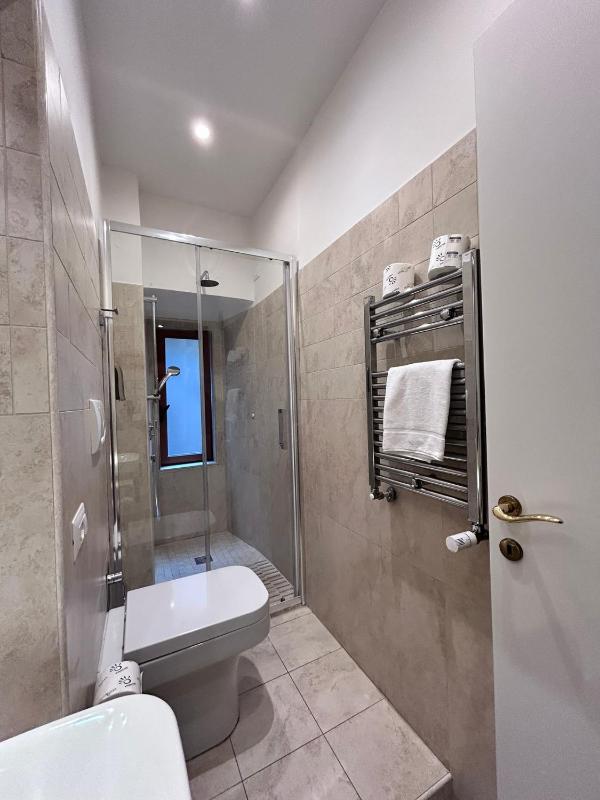 Standard Double Room image 3