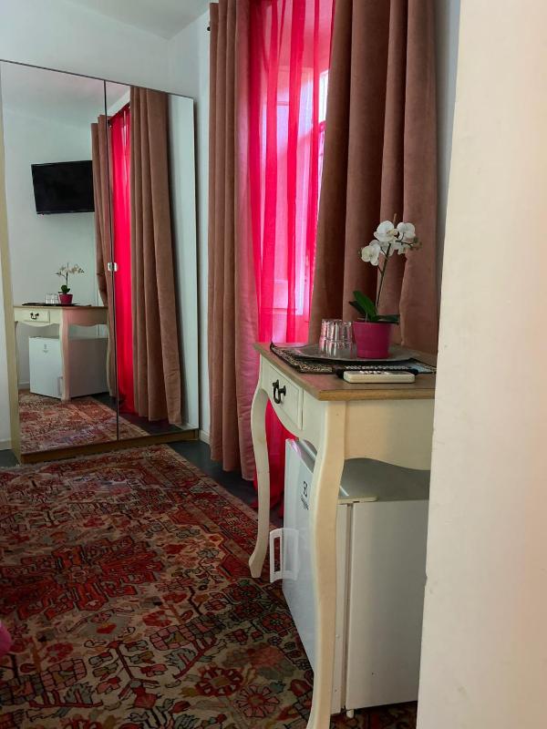 Double or Twin Room image 3