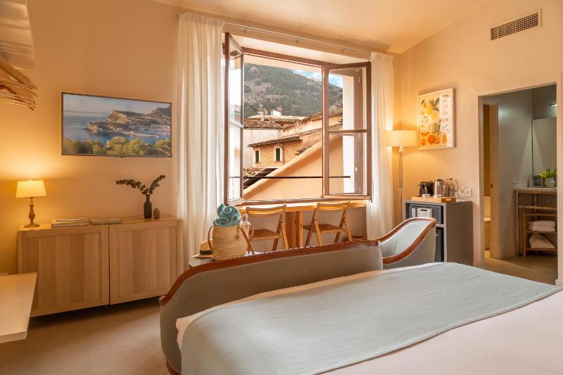 Double Room with Mountain View image 4