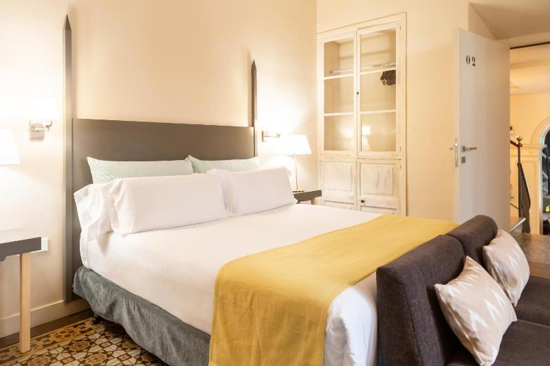 Deluxe Double Room with Bath image 4