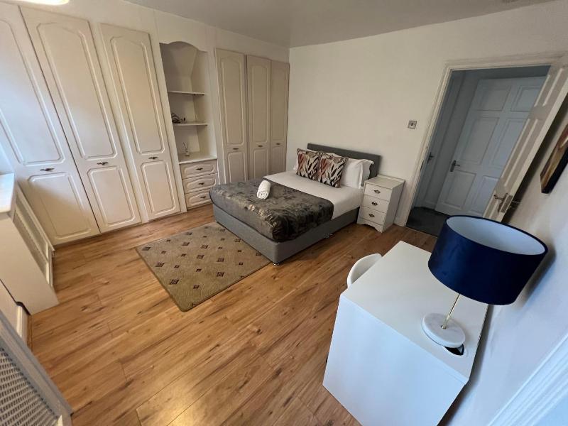 Large 8 Bedroom House in Edgbaston - image 33