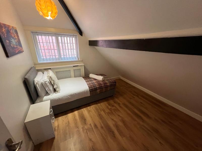 Large 8 Bedroom House in Edgbaston - image 17