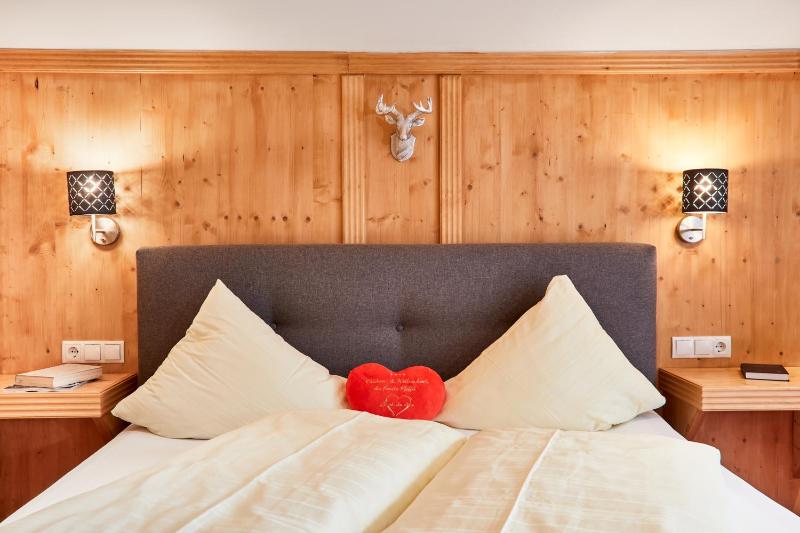 Double Room with Balcony image 4