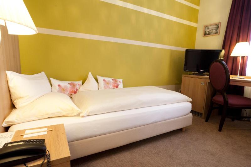 Standard Single Room image 4