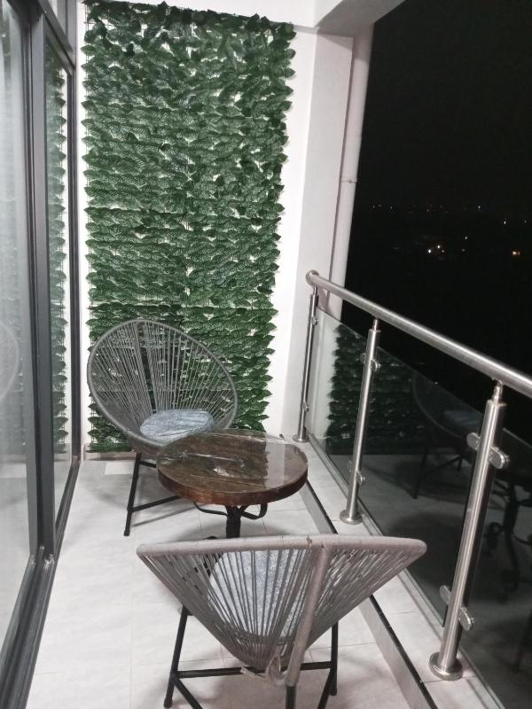 Tranquil 7th floor Apartment near Art Caffe Market - image 9