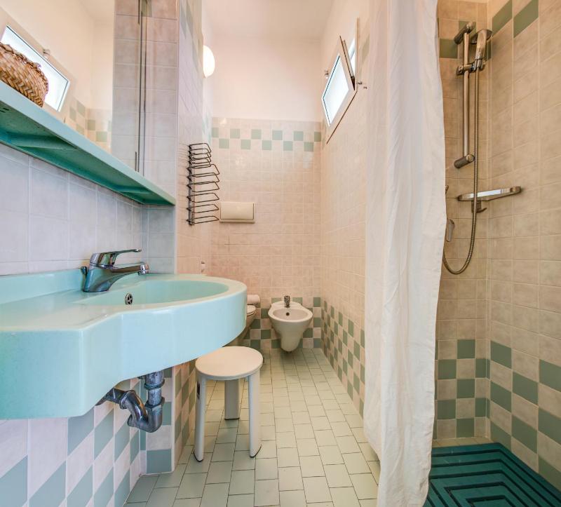Triple Room with Balcony image 2