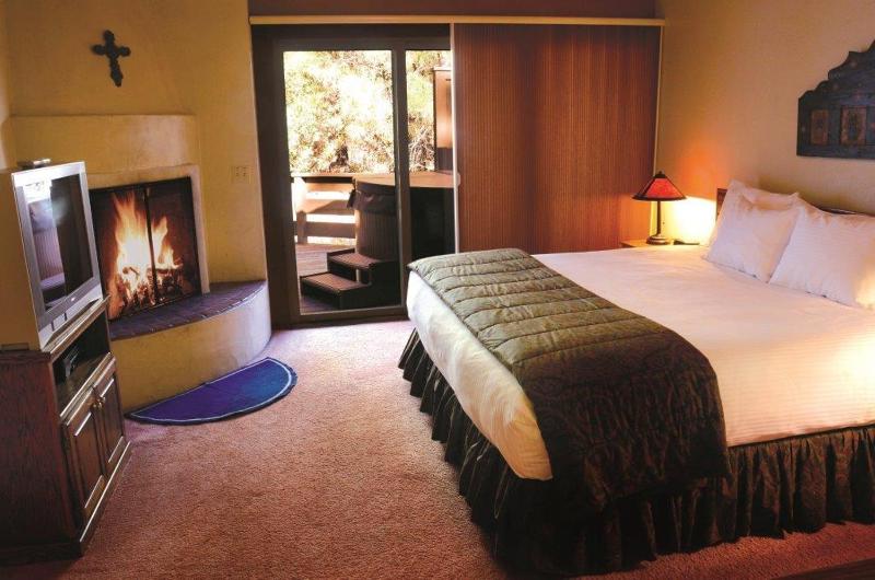 Two-Bedroom Villa with One-Bedroom Villa with Forest View and Spa Tub image 1