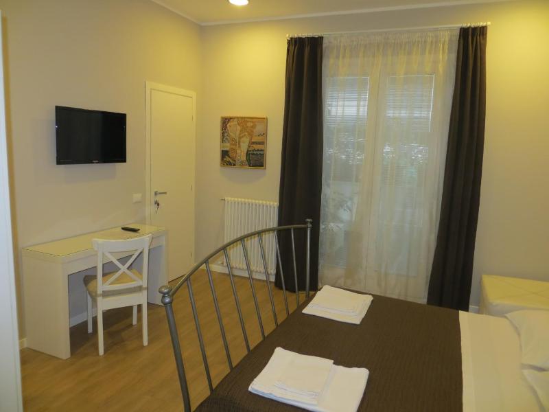 Double Room with Private Bathroom image 1