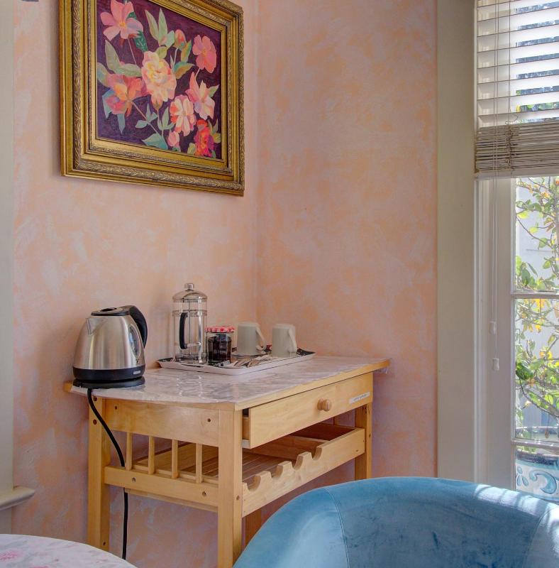 One-Bedroom Suite image 4