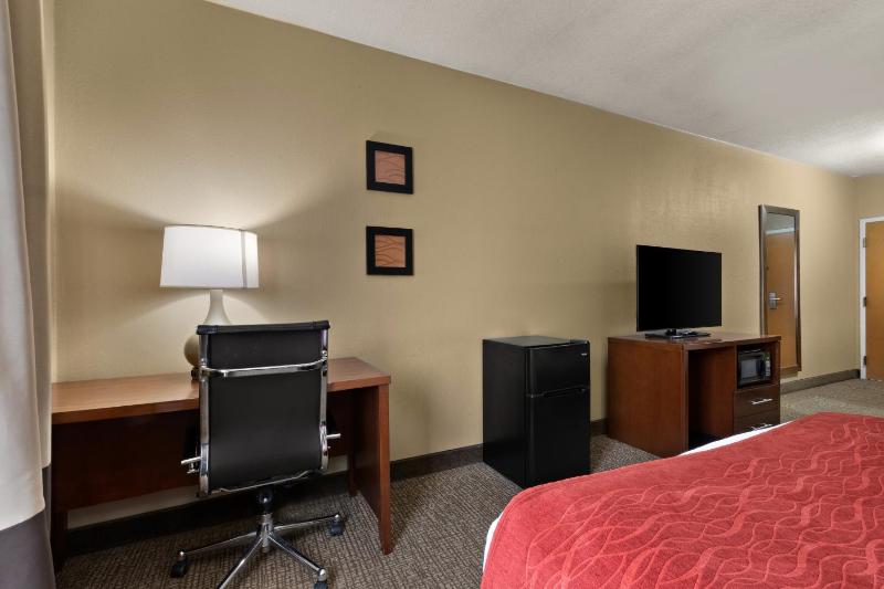 Queen Room with Two Queen Beds - Non-Smoking image 3