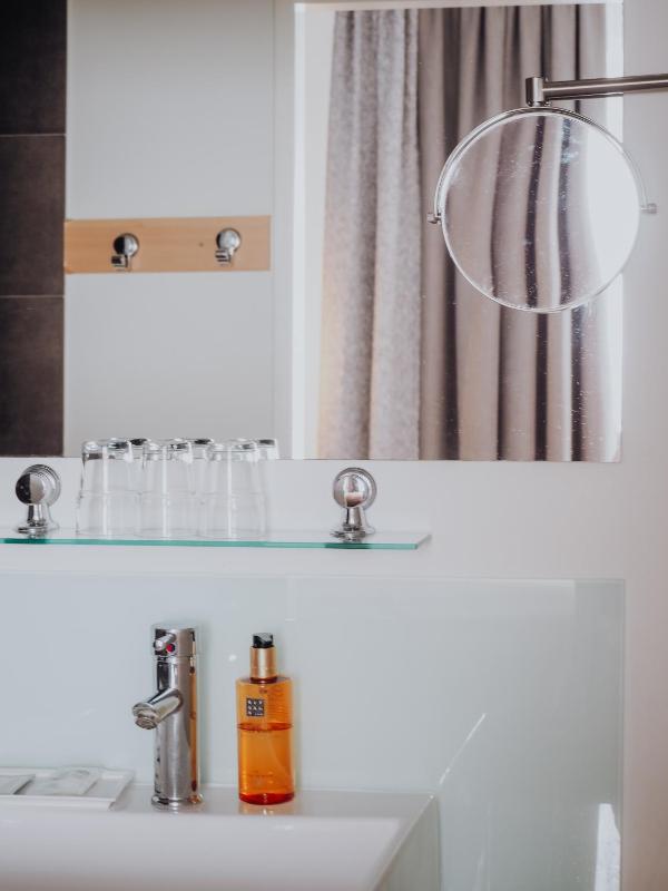 Medium Room image 1