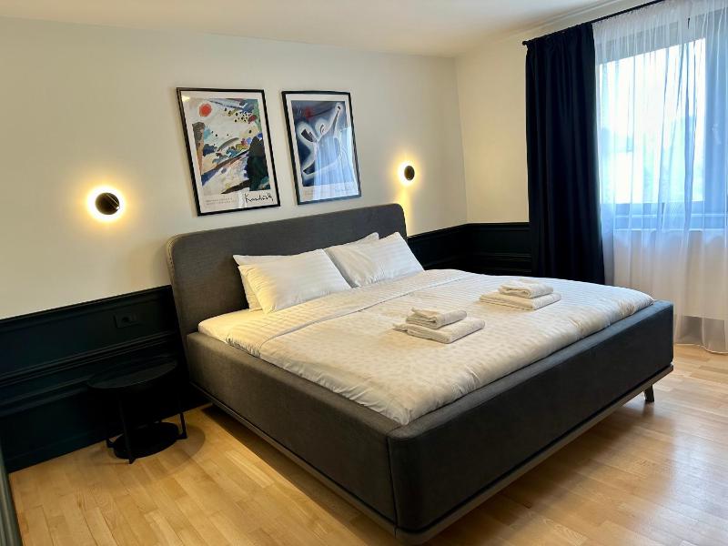 Double Room image 2
