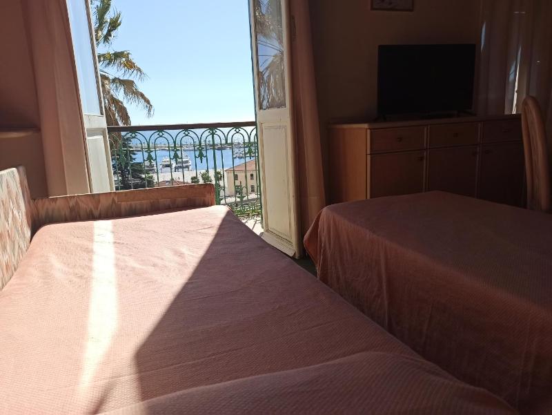Triple Room with Sea View image 4