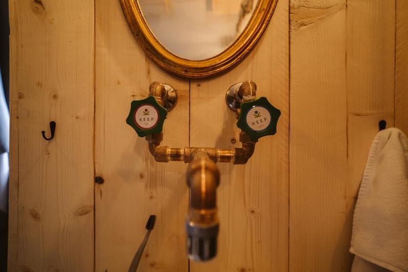 Basic Triple Room with Shared Bathroom image 2