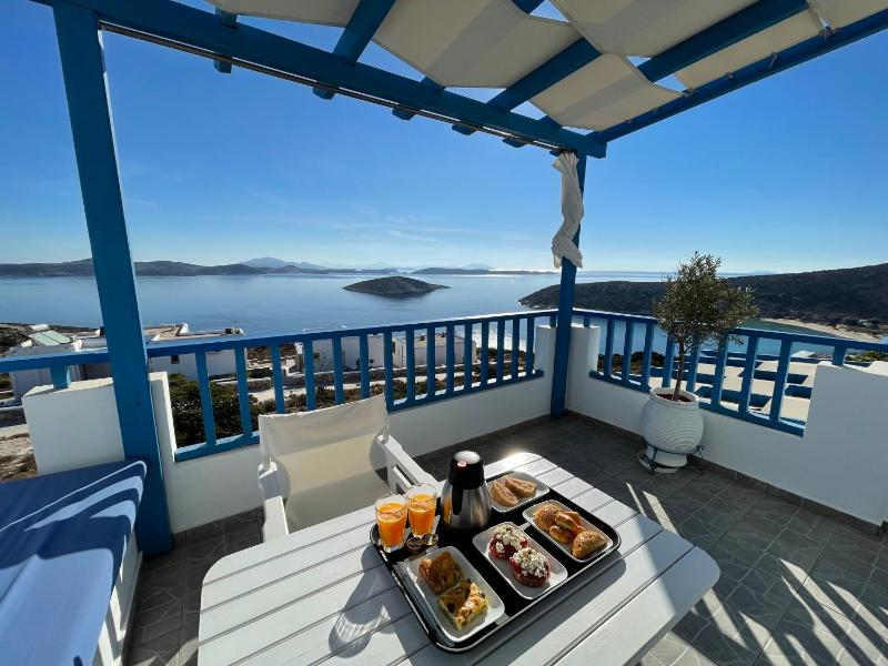 Double Room with Balcony and Sea View image 4
