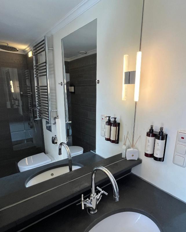 One-Bedroom Apartment image 2