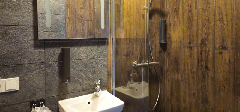 Single Room with Shared Bathroom image 4