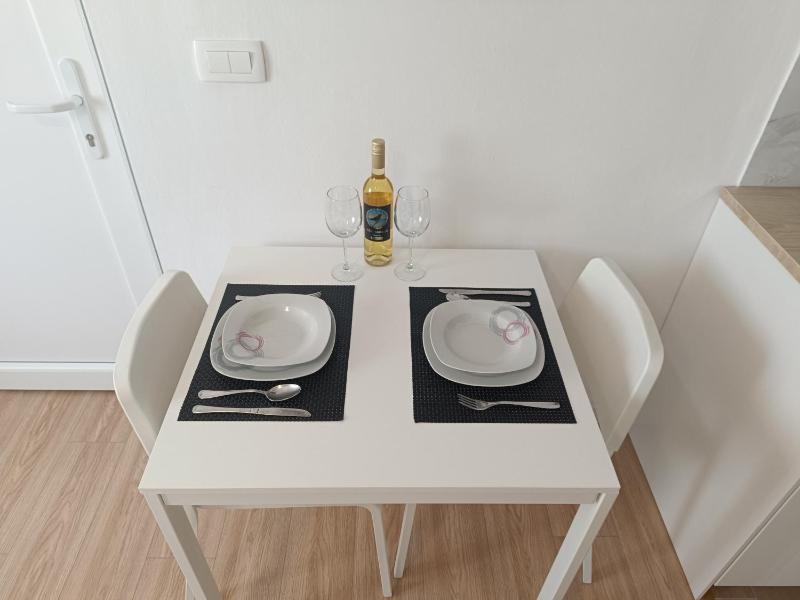 Studio Apartment 3e - image 14