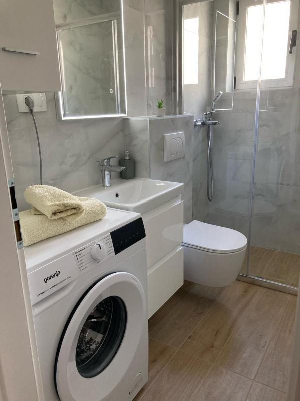 Studio Apartment 3e - image 6