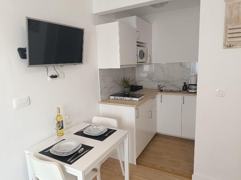 Studio Apartment 3e - image 7