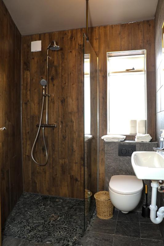 Quadruple Room with Shared Bathroom image 3