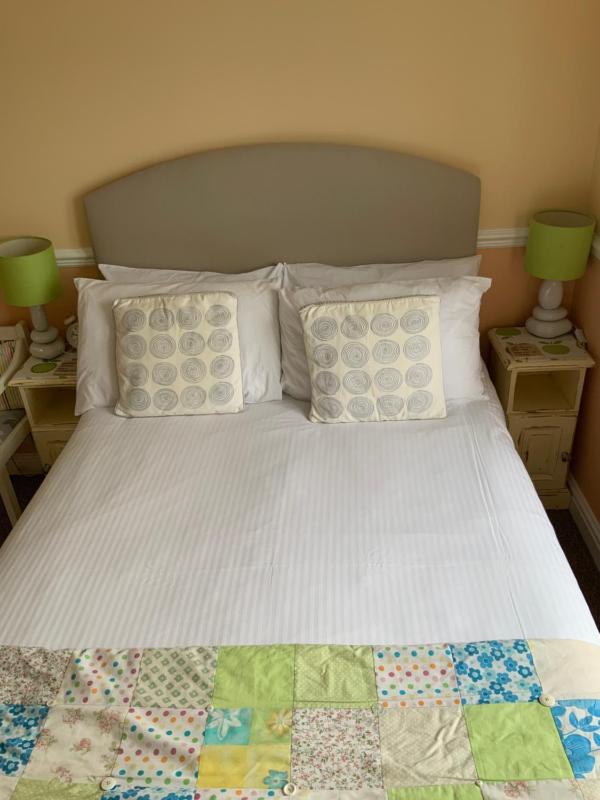 Standard Double Room image 4