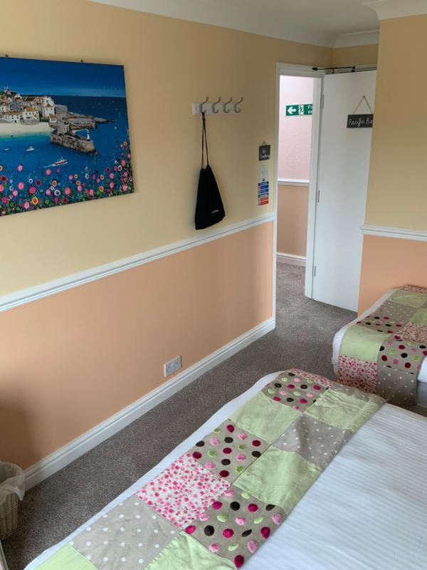 Standard Triple Room image 2