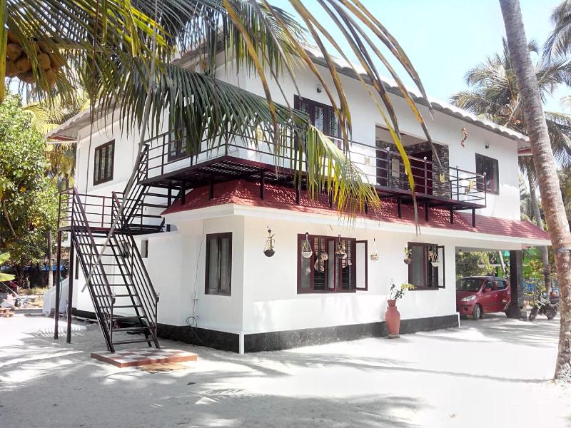 Royal Beach Abode - image 4