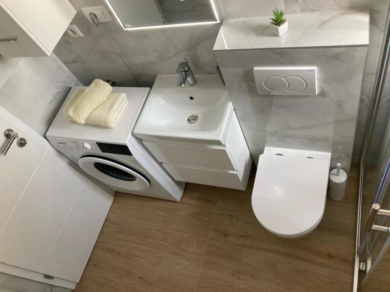 Studio Apartment 3e - image 4