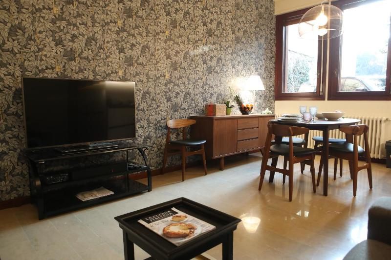Casa moderna nel centro di Imola Images