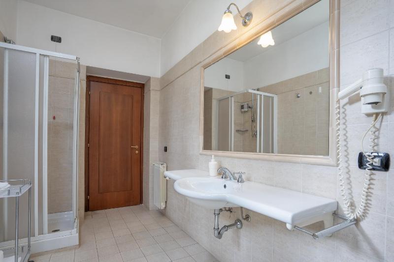 Superior Double Room image 3
