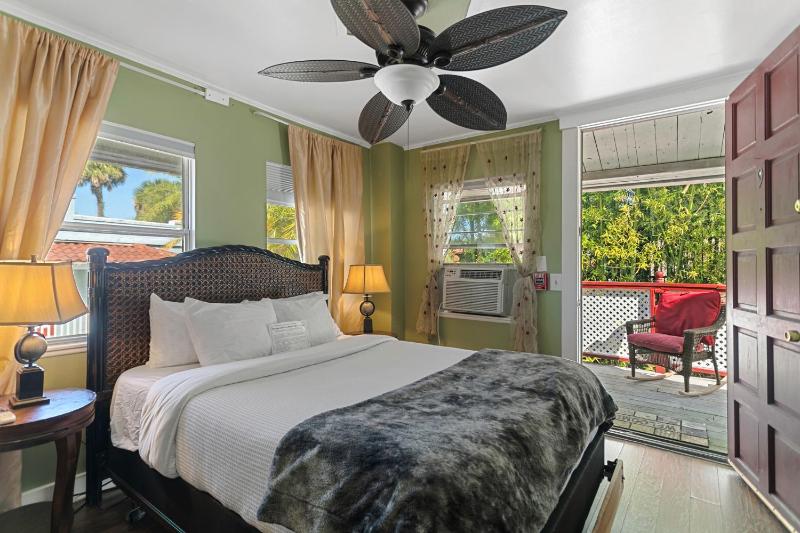 King Room image 4