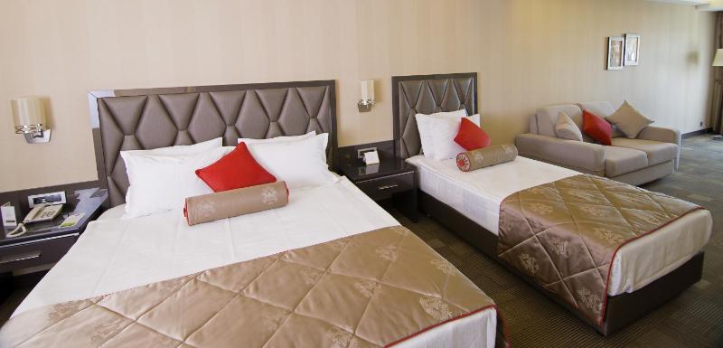 Deluxe Room image 2