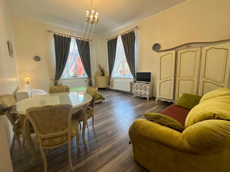 Green Amber Apartment - image 1