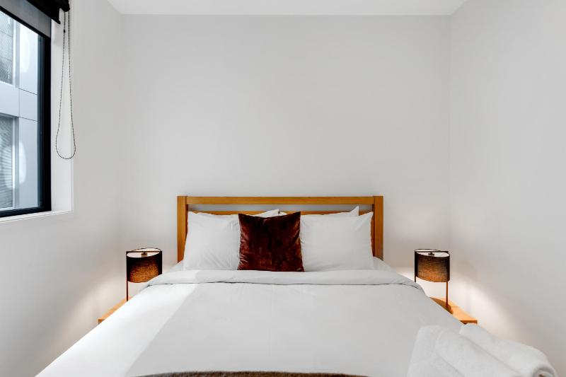 The CityScape Apartment with Wi-Fi and Balcony - image 13