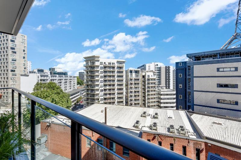 The CityScape Apartment with Wi-Fi and Balcony - image 9