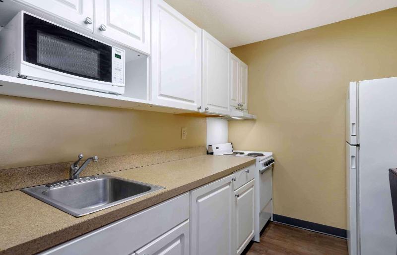 Deluxe Studio with Two Double Beds - Non-Smoking image 3