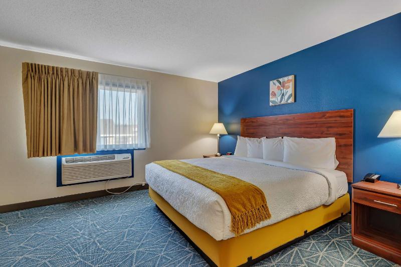 King Suite with Sofa Bed - Non-Smoking image 1