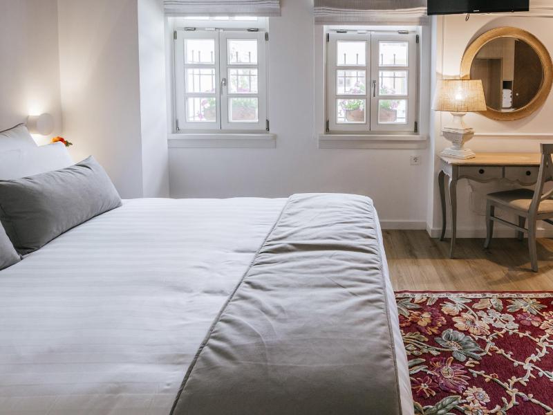Deluxe Double Room image 3