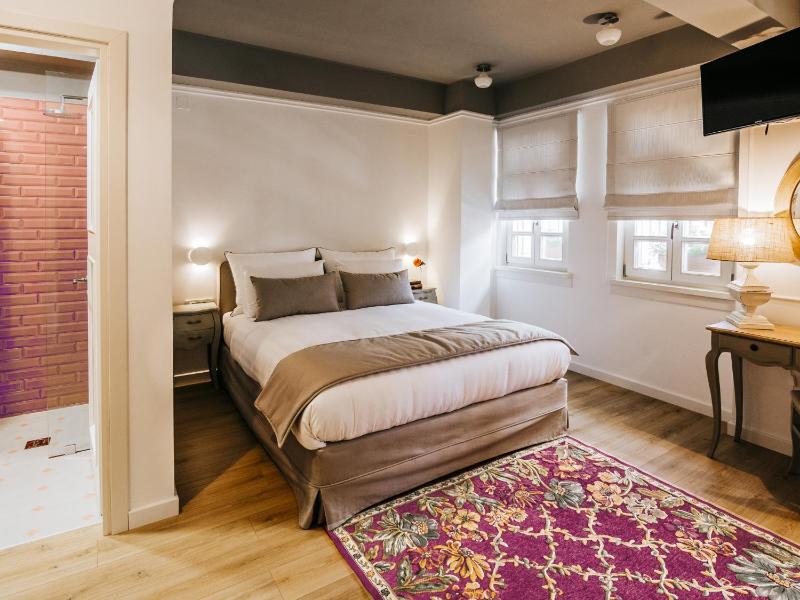 Deluxe Double Room image 2