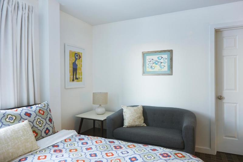 Standard Queen Room image 4