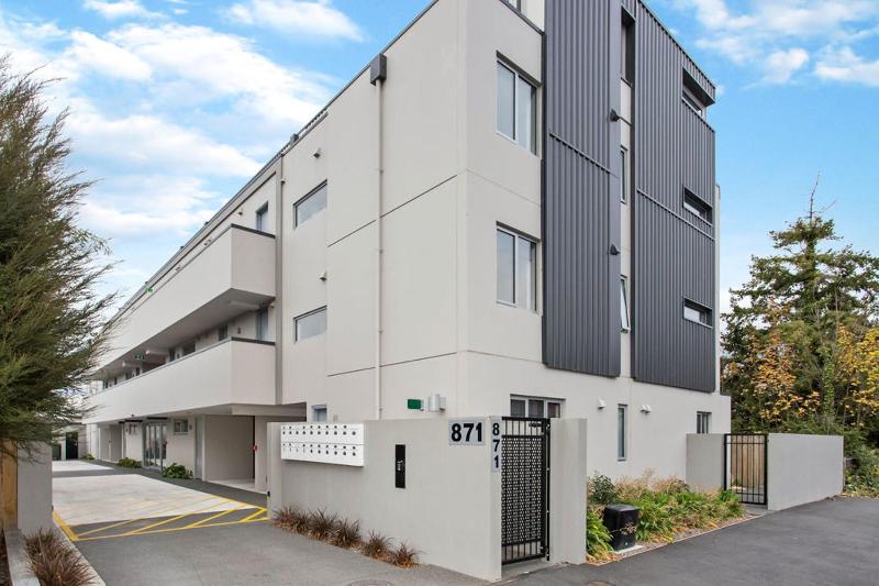 Walking Distance CBD 2 Bdrms Secure Park - image 4