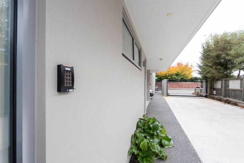 Walking Distance CBD 2 Bdrms Secure Park - image 9