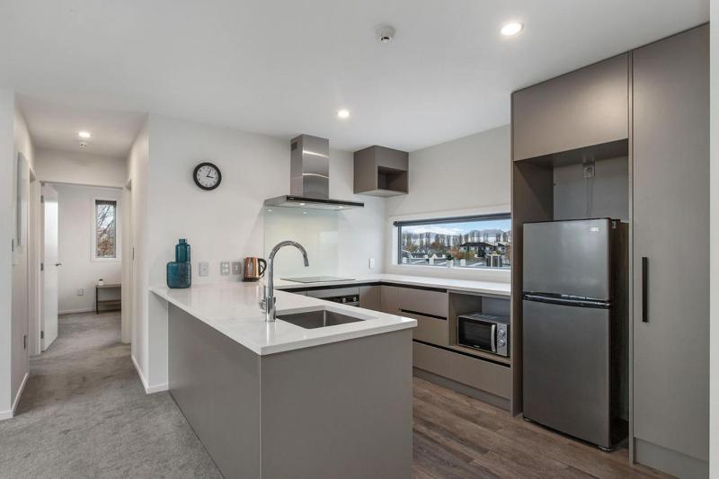 Walking Distance CBD 2 Bdrms Secure Park - image 5