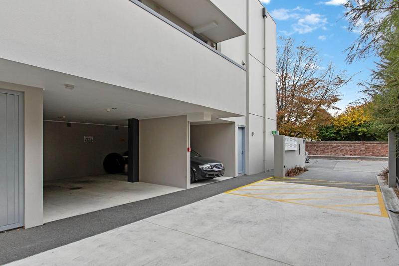 Walking Distance CBD 2 Bdrms Secure Park - image 2