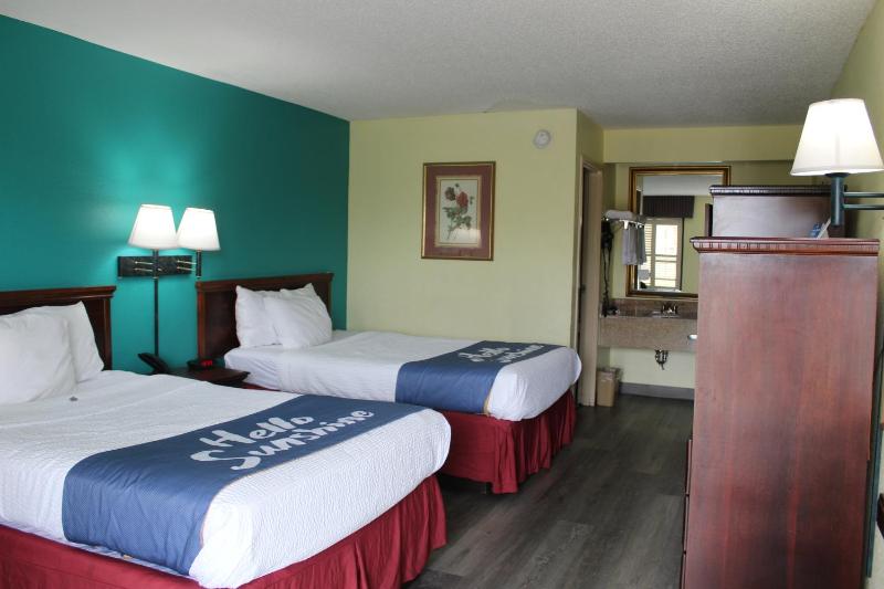 Double Room with Two Double Beds - Non-Smoking image 4