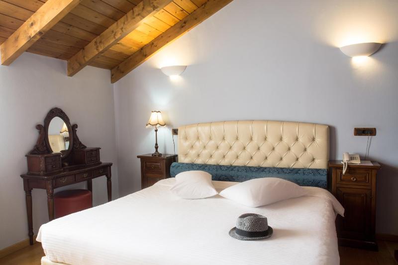 Double Suite with Castle View image 4