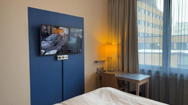 Cityhotel Twin Room  image 4