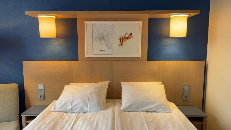 Cityhotel Twin Room  image 3